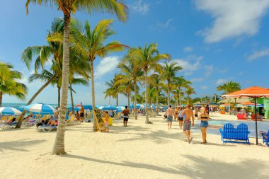 COCOCOCAY, BAHAMAS - 10 Şubat 2023: CocoCay, sadece Royal Caribbean Group tarafından turizm için kullanılan Böğürtlen adalarından biridir..