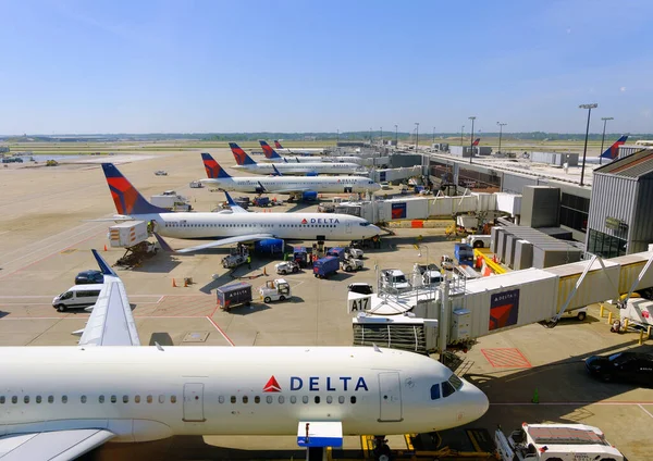 Atlanta Georgia April 2023 Delta Air Lines Headquartered Atlanta Operates — Stock Photo, Image