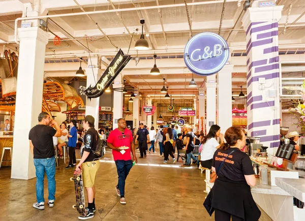 LOS ANGELES - 20 Nisan 2023: Los Angeles, New York 'tan sonra Amerika Birleşik Devletleri' nin en kalabalık ikinci şehri ve dünyanın en kalabalık megafitlerinden biridir..