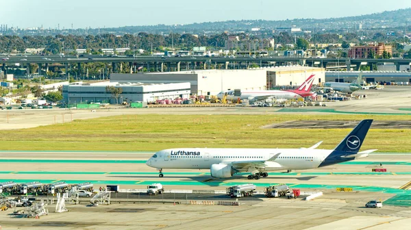 Los Angeles California 2023 Lax 로스앤젤레스를 운항하는 공항이며 미국의 항공모함 — 스톡 사진