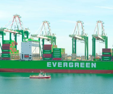 LOS ANGELES, CALIFORNIA - 22 Nisan 2023 Los Angeles Limanı Los Angeles şehir merkezinin 20 mil güneyinde San Pedro Körfezi 'ndeki 43 mil boyunca 7500 dönümlük bir alanı işgal etmektedir..