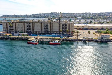 LOS ANGELES, CALIFORNIA - 22 Nisan 2023 Los Angeles Limanı Los Angeles şehir merkezinin 20 mil güneyinde San Pedro Körfezi 'ndeki 43 mil boyunca 7500 dönümlük bir alanı işgal etmektedir..