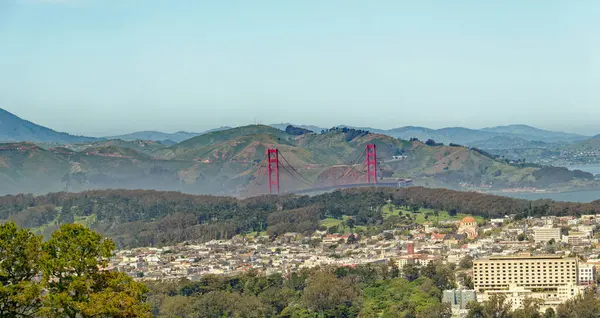サンフランシスコ カリフォルニア州 2023年4月25日 サンフランシスコは米国で13番目に人口の多い都市であり 涼しい夏 建築とランドマークの折衷的な組み合わせで知られています — ストック写真