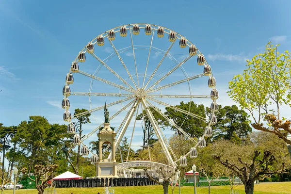 SAN FRANCISCO, CALIFORNIA - 25 Nisan 2023: Golden Gate Park Central Park 'tan daha büyük ve Central Park ve Lincoln Anıtı' ndan sonra ABD 'de en çok ziyaret edilen üçüncü şehir parkı..