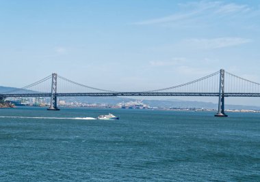 SAN FRANCISCO, CALIFORNIA - 25 Nisan 2023: Alcatraz maksimum güvenlikli bir federal hapishaneydi. 1850 'lerden beri bir kalenin bulunduğu hapishane, 1910' da bir Amerikan askeri hapishanesi olarak inşa edildi..