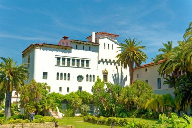 Santa Barbara, Kaliforniya 'nın Kaliforniya eyaletinde yer alan bir sahil kentidir. Popüler bir turist ve tatil beldesinin yanı sıra, şehir ekonomisi büyük bir hizmet sektörünü de içeriyor,