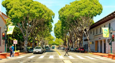 Santa Barbara, Kaliforniya 'nın Kaliforniya eyaletinde yer alan bir sahil kentidir. Popüler bir turist ve tatil beldesinin yanı sıra, şehir ekonomisi büyük bir hizmet sektörünü de içeriyor,