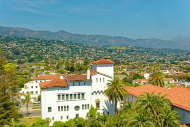 Santa Barbara, Kaliforniya 'nın Kaliforniya eyaletinde yer alan bir sahil kentidir. Popüler bir turist ve tatil beldesinin yanı sıra, şehir ekonomisi büyük bir hizmet sektörünü de içeriyor,