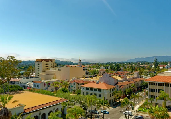 Santa Barbara, Kaliforniya 'nın Kaliforniya eyaletinde yer alan bir sahil kentidir. Popüler bir turist ve tatil beldesinin yanı sıra, şehir ekonomisi büyük bir hizmet sektörünü de içeriyor,