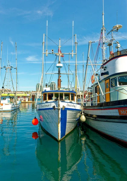 2023年5月2日 渔民码头是一个独特的目的地 有工作的渔船 漂浮的家以及供应鲜鱼和海鲜的小亭 — 图库照片