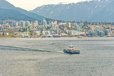 VANCOUVER, BRITISH COLUMBIA - 3 Mayıs 2023: Vancouver, Britanya Kolumbiyası 'nın hareketli bir batı kıyısı limanı, Kanada' nın en yoğun ve etnik çeşitliliğe sahip şehirleri arasındadır..