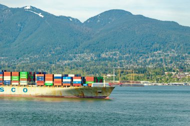 VANCOUVER, BRITISH COLUMBIA - 3 Mayıs 2023: Vancouver, Britanya Kolumbiyası 'nın hareketli bir batı kıyısı limanı, Kanada' nın en yoğun ve etnik çeşitliliğe sahip şehirleri arasındadır..