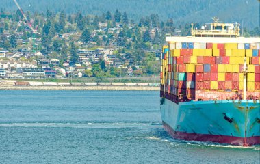 VANCOUVER, BRITISH COLUMBIA - 3 Mayıs 2023: Vancouver, Britanya Kolumbiyası 'nın hareketli bir batı kıyısı limanı, Kanada' nın en yoğun ve etnik çeşitliliğe sahip şehirleri arasındadır..