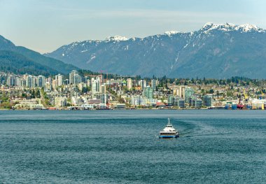 VANCOUVER, BRITISH COLUMBIA - 3 Mayıs 2023: Vancouver, Britanya Kolumbiyası 'nın hareketli bir batı kıyısı limanı, Kanada' nın en yoğun ve etnik çeşitliliğe sahip şehirleri arasındadır..