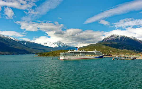 スカグウェイ アラスカ 2023年5月7日 スカグウェイはアラスカ州にあり フルタイムの人口は約1 000人です 夏の間に クルーズ船は90万人以上の訪問者をもたらします ロイヤリティフリーのストック写真