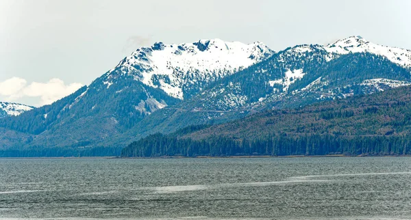 Met Sneeuw Bedekte Bergbeklimmers Icy Strait Alaska — Stockfoto
