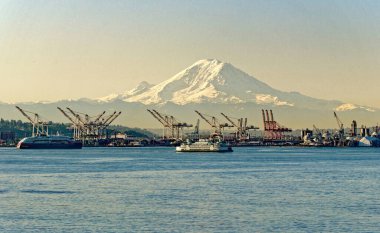 SEATTLE, WASHINGTON - 12 Mayıs 2023: teknolojiye ek olarak, Seattle gelişen bir turizm endüstrisine sahiptir. 90 'ların ortalarından bu yana, Seattle seyahat sektöründe önemli bir büyüme yaşadı..