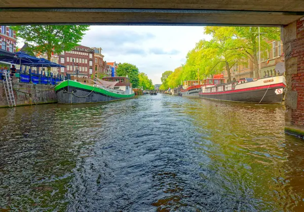 阿姆斯特丹 2023年8月24日 阿姆斯特丹是荷兰的首都 以其艺术传统 精致的运河系统和狭窄的门面而闻名 — 图库照片