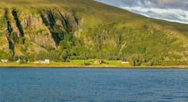 MOLDE, NORway - 29 Ağustos 2023: Molde bölgenin en büyük ticari alanıdır. Avrupa 'nın en büyük turist ve yolcu gemisi merkezlerinden biridir ve Avrupa' nın en büyük ve en eski caz festivallerinden birine ev sahipliği yapmaktadır.