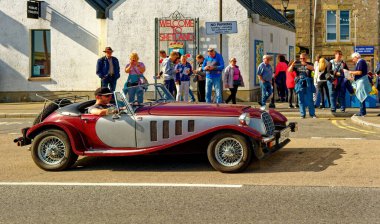 LERWICK, SCOTLAND - 5 Eylül 2023: Lerwick, İskoçya 'nın Shetland takımadalarının ana şehri ve limanıdır. Lerwick 'in 7000 sakini var ama 2 yolcu gemisi nüfusu kolayca ikiye katlıyor..