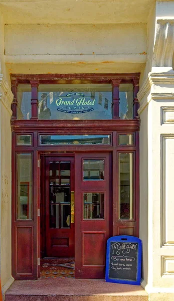 LERWICK, SCOTLAND - 5 Eylül 2023: Lerwick, İskoçya 'nın Shetland takımadalarının ana şehri ve limanıdır. Lerwick 'in 7000 sakini var ama 2 yolcu gemisi nüfusu kolayca ikiye katlıyor..