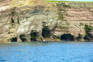 LERWICK, SCOTLAND - 5 Eylül 2023: Lerwick, İskoçya 'nın Shetland takımadalarının ana şehri ve limanıdır. Lerwick 'in 7000 sakini var ama 2 yolcu gemisi nüfusu kolayca ikiye katlıyor..