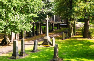 EDINBURGH, SCOTLAND - 6 Eylül 2023: Edinburgh bir Dünya Mirası Sitesi olduğu için, turizm büyük bir endüstri ve Edinburgh Festivalleri ve yolcu gemileri milyonlarca ziyaretçi getiriyor.