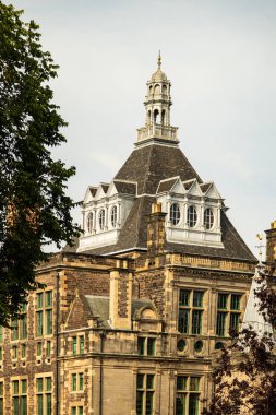 EDINBURGH, SCOTLAND - 6 Eylül 2023: Edinburgh bir Dünya Mirası Sitesi olduğu için, turizm büyük bir endüstri ve Edinburgh Festivalleri ve yolcu gemileri milyonlarca ziyaretçi getiriyor.