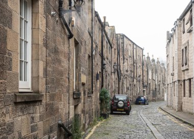 EDINBURGH, SCOTLAND - 6 Eylül 2023: Edinburgh bir Dünya Mirası Sitesi olduğu için, turizm büyük bir endüstri ve Edinburgh Festivalleri ve yolcu gemileri milyonlarca ziyaretçi getiriyor.
