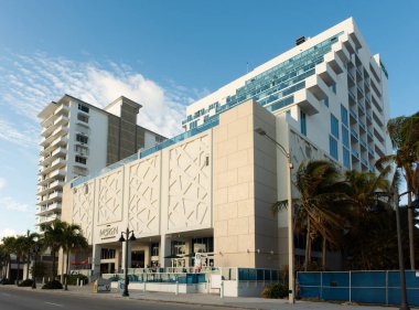 Fort Lauderdale Sahili, 1 Aralık 2023, dünyaca ünlü bir okyanus kıyısı ve kumlu sahildir. Su sporları, yemek ve alışveriş olanakları sunuyor..