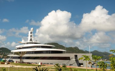 PHILIPSBURG, ST MAARTEN - 4 Aralık 2023: Sint Maarten Karayipler 'de Hollanda' nın kurucu bir ülkesidir ve Fransız Hint Adaları 'nın bir parçası olan Saint Martin ile birlikte bir adanın yarısını kaplar.