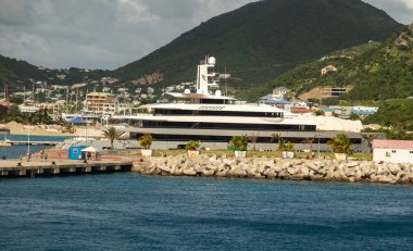 PHILIPSBURG, ST MAARTEN - 4 Aralık 2023: Sint Maarten Karayipler 'de Hollanda' nın kurucu bir ülkesidir ve Fransız Hint Adaları 'nın bir parçası olan Saint Martin ile birlikte bir adanın yarısını kaplar.