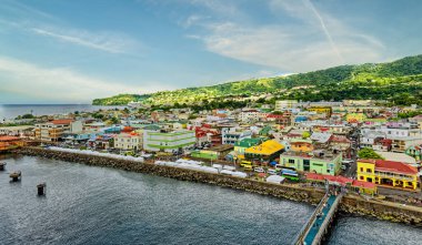 ROSEAU, DOMINICA - 5 Aralık 2023: Dominica, Batı Hint Adaları 'nda bir ada ülkesidir. Adaların ekonomisi turizmi felç eden Covid krizinden sonra hala toparlanıyor.