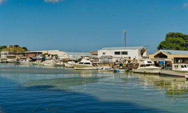 ANTIGUA, Batı Hint Adaları - 7 Aralık 2023: Antigua ekonomisi neredeyse tamamen turizme dayanmaktadır. Büyük bir gemi turu rotası ve Covid kapanmasından sonra yavaş yavaş iyileşiyor..