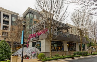 ALPHARETTA, GEORGIA - 29 Aralık 2023: Avalon 500 bin metrekare perakende, bar, restoran ve hizmet içeren karma kullanımlı bir geliştirmedir.