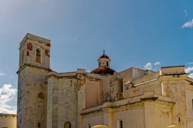 SAN JUAN, PUERTO RICO - 16 Ocak 2024: San Juan Karayipler için önemli bir turizm merkezi olarak hizmet vermektedir. Sadece Luis Munoz Marin Uluslararası havaalanından değil, yolcu gemisi limanından da..
