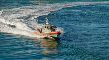 Fort Lauder DERDALE, FLORIDA - 20 Ocak 2024: Port Everglades, hem uluslararası ticaret hem de gemi seyahatlerinin kapısı olduğu için Güney Floridas 'ın önde gelen ekonomik motorlarından biridir..