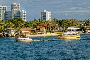 Fort Lauder DERDALE, FLORIDA - 20 Ocak 2024: Port Everglades, hem uluslararası ticaret hem de gemi seyahatlerinin kapısı olduğu için Güney Floridas 'ın önde gelen ekonomik motorlarından biridir..