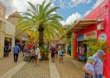 COZUMEL, MEXICO - 25 Ocak 2024: Cozumel, Meksika Yarımadası 'nın doğu kıyısında, Playa del Carmen' in karşısında ve Yucat Kanalı 'na yakın bir ada..