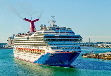 Cape Canaveral, Florida - 28 Ocak 2024: Cape Canaveral, dünyanın en işlek gemi limanlarından biri olan Canaveral Limanı 'na ev sahipliği yapmaktadır..