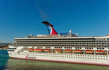 Cape Canaveral, Florida - 28 Ocak 2024: Cape Canaveral, dünyanın en işlek gemi limanlarından biri olan Canaveral Limanı 'na ev sahipliği yapmaktadır..