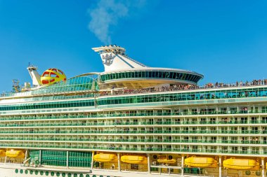 Cape Canaveral, Florida - 28 Ocak 2024: Cape Canaveral, dünyanın en işlek gemi limanlarından biri olan Canaveral Limanı 'na ev sahipliği yapmaktadır..