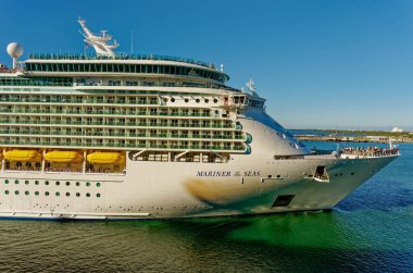 Cape Canaveral, Florida - 28 Ocak 2024: Cape Canaveral, dünyanın en işlek gemi limanlarından biri olan Canaveral Limanı 'na ev sahipliği yapmaktadır..