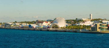 NASSAU, BAHAMAS - 31 Ocak 2024: 260.000 kişilik nüfusuyla Nassau, Bahamalar 'ın 80 nüfusuna sahiptir..