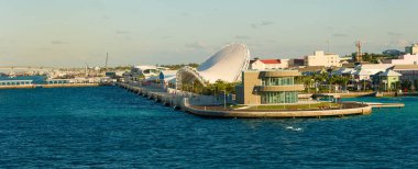 NASSAU, BAHAMAS - 31 Ocak 2024: 260.000 kişilik nüfusuyla Nassau, Bahamalar 'ın 80 nüfusuna sahiptir..