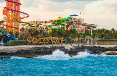 COCO CAY, BAHAMAS - 1 Şubat 2024: Coco Cay, Bahamalar 'da bulunan bir liman. Kraliyet Karayipleri 'ne kiralanmış özel bir adadır. Üç yolcu gemisinin yolcuları için kiralanır..