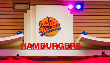 MIAMI, FLORIDA -1 Şubat 2024: Restoranlar, tiyatrolar ve grup aktiviteleri gibi yenilikçi faaliyetler ve mekanlar her yıl yeni ve eski kruvazörleri yeni ve daha büyük yolcu gemilerine çekiyor.