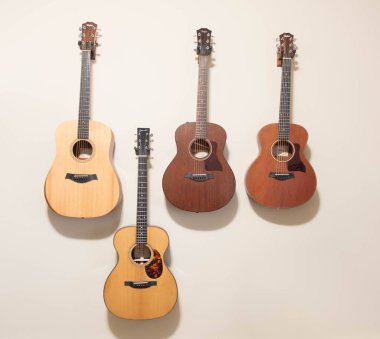 CUMING, GEORGIA - 26 Mayıs 2024: Taylor Guitars, ABD 'nin en büyük akustik gitar üreticilerinden ve akustik gitar üreticisi..