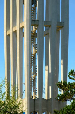 VICTORIA, CANADA - 11 Temmuz 2024: Tarihi cazibenin modern canlılıkla buluştuğu, çarpıcı manzaralar, zengin kültür ve eşsiz bir Pasifik Kuzeybatı deneyimi sunan bir kıyı mücevheri.
