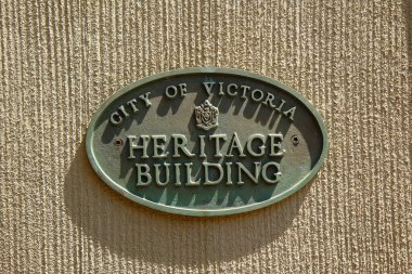 VICTORIA, CANADA - 11 Temmuz 2024: Tarihi cazibenin modern canlılıkla buluştuğu, çarpıcı manzaralar, zengin kültür ve eşsiz bir Pasifik Kuzeybatı deneyimi sunan bir kıyı mücevheri.